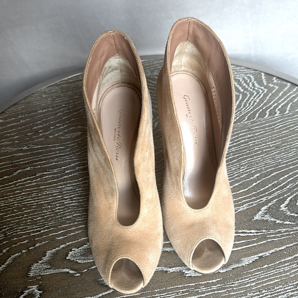 Gianvito Rossi Vampsm Sued heels